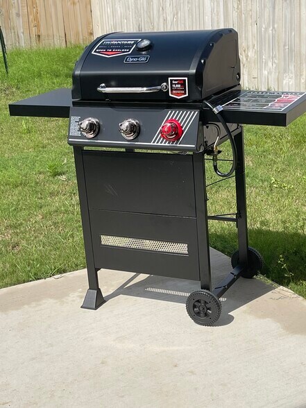Propane BBQ grill - 3259 Comanche Xing