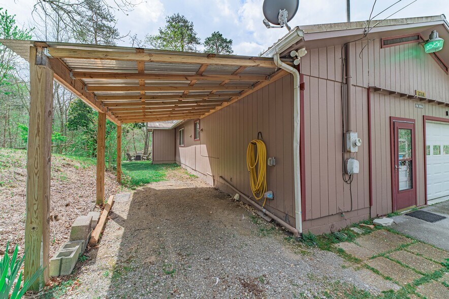 Building Photo - 1748 Paulas Huskey Cir