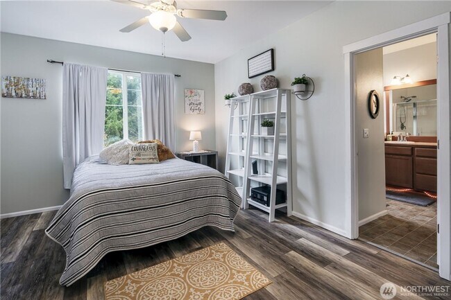 Building Photo - Spacious Eagle Heights Rental w/ Playgroun...