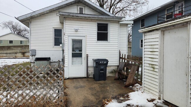 Building Photo - pin00