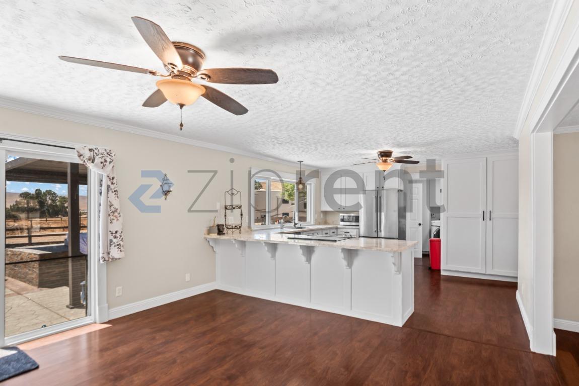 Building Photo - Unit