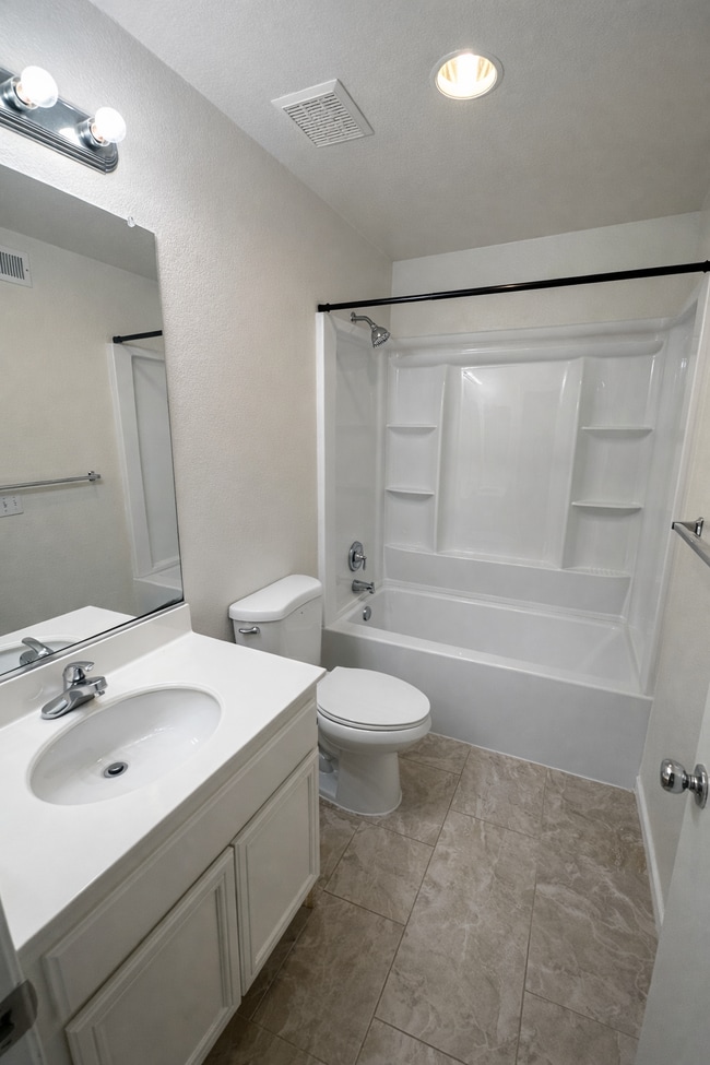 Building Photo - 2150 Caminito Leonzio