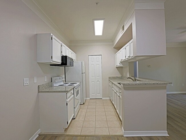 Building Photo - Royal Greens 11480-102