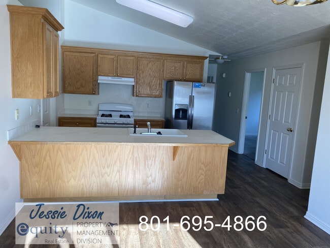 Building Photo - 1322 N Monroe Blvd