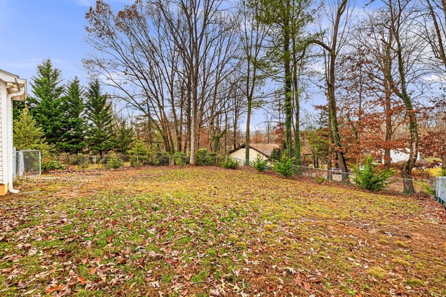 Building Photo - Newly Remodeled 2-Bedroom Home in West Ash...