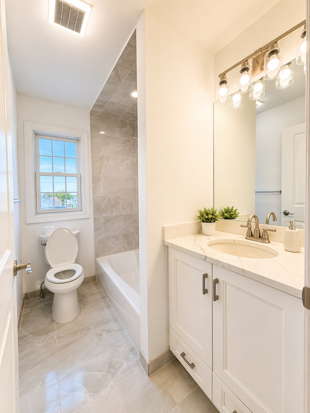 Building Photo - 374 Semel Ave