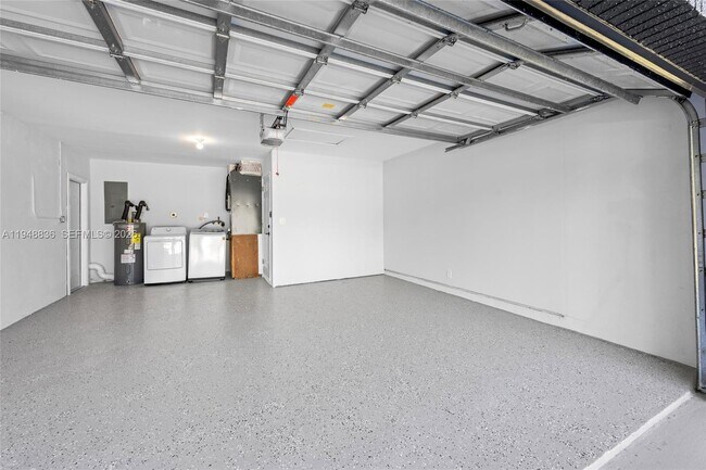 Building Photo - 1720 SW 13th St