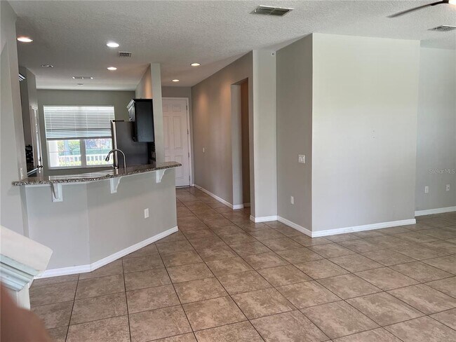Building Photo - 4850 Poolside Dr