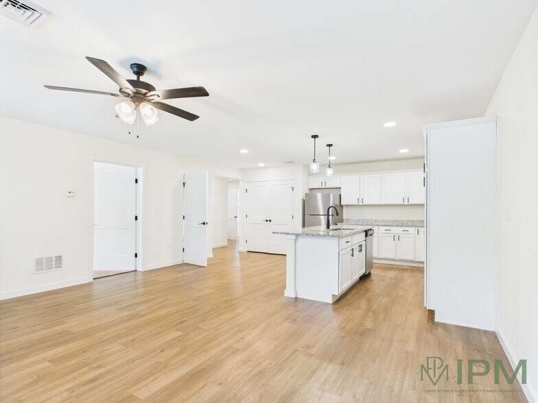 Building Photo - 2585 Emma Ln