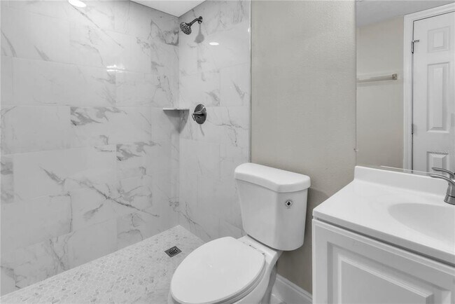 Building Photo - 8640 Tahoe Ct