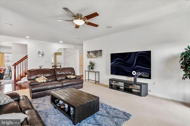 Building Photo - 301 Fontana Cir