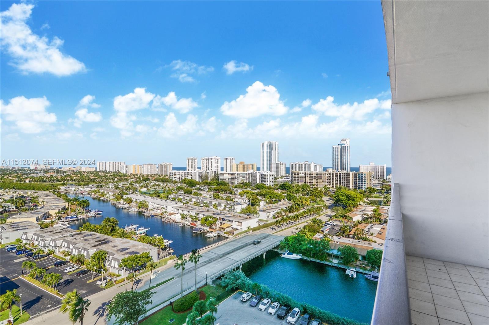 Building Photo - 2500 Parkview Dr