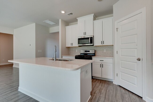 Building Photo - 123 Mainsail Wy