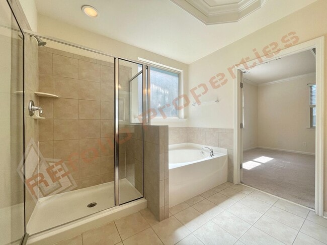 Building Photo - Beautiful 3 Bedroom 2 Car Garage End unit in Manchester Park, Morrisville,  Available May 7th!