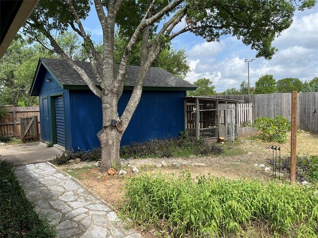 Building Photo - 602 Splitrock