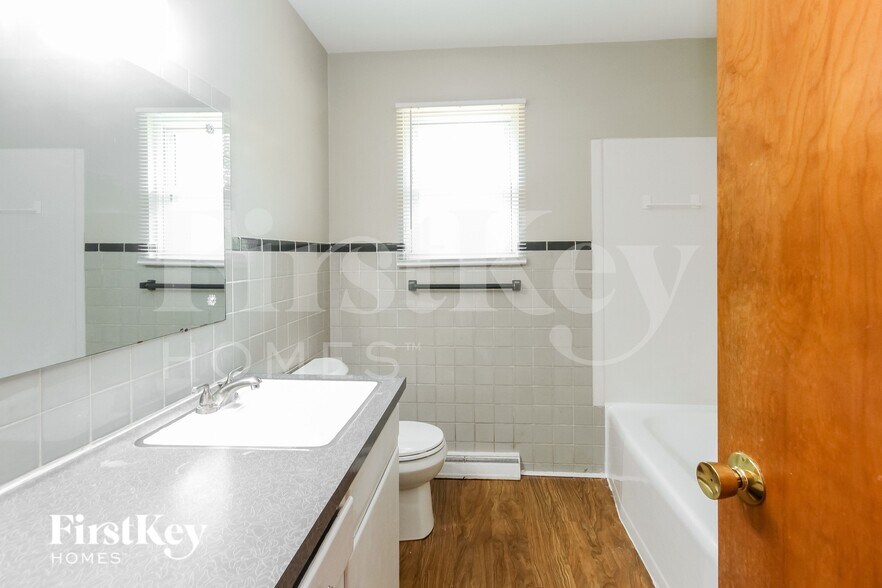 Building Photo - 5750 Wallingwood Dr