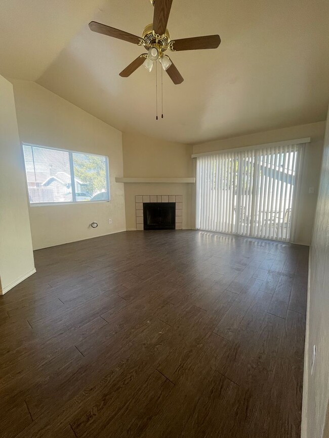 Building Photo - 8412 E Lakeshore Dr