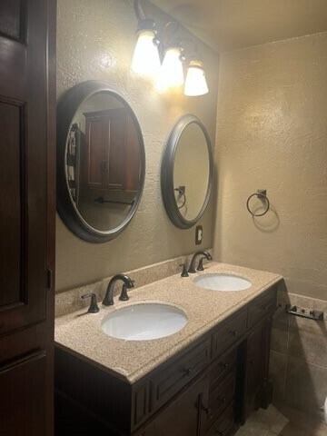 Building Photo - Thiemer SQ Residence