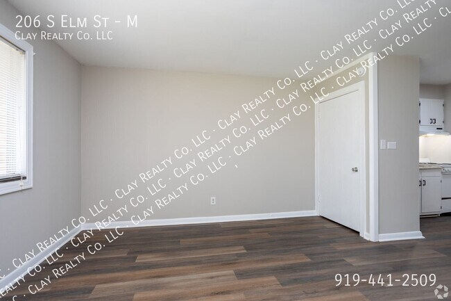 Building Photo - 206 S Elm St