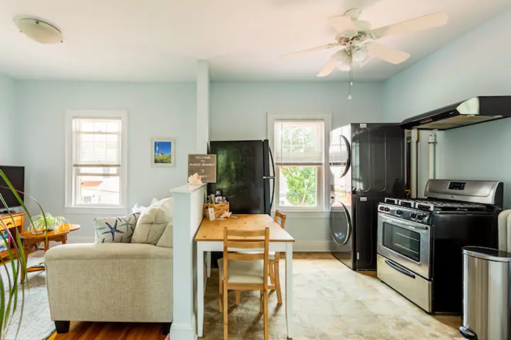 Building Photo - 28 Walnut E St