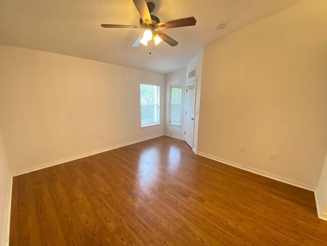 Building Photo - 2810 Club Cortile Cir