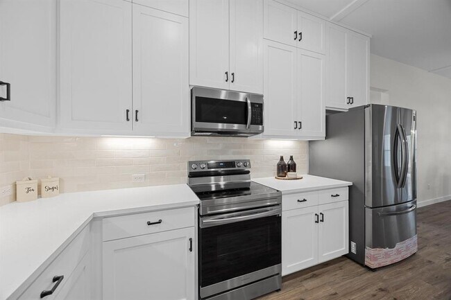 Building Photo - 17701 Village Dr