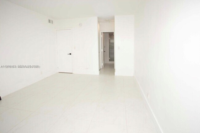 Building Photo - 7441 Wayne Ave