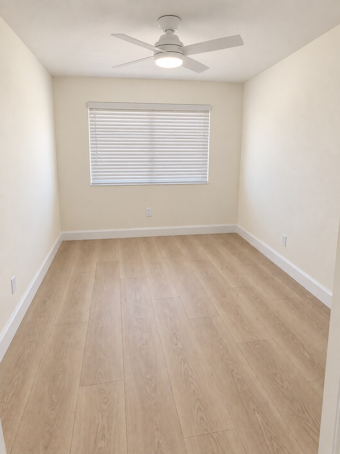 Building Photo - 200 N Irena Ave