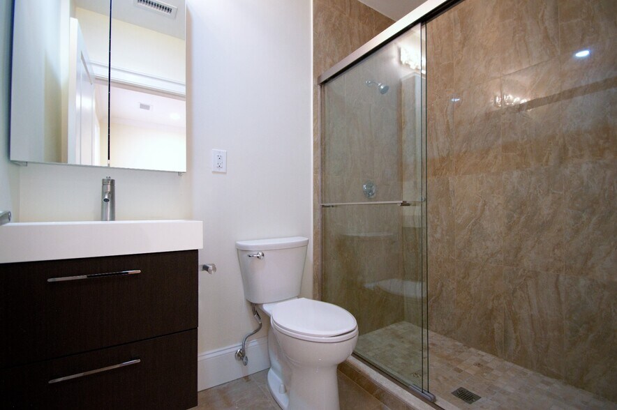 Building Photo - 74 Browne St