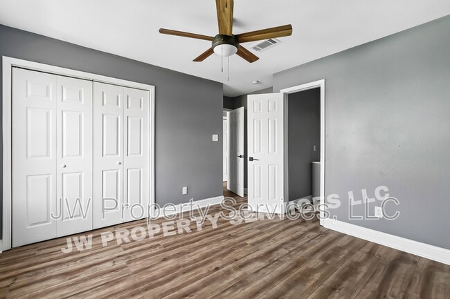 Building Photo - 2632-34 Annette St