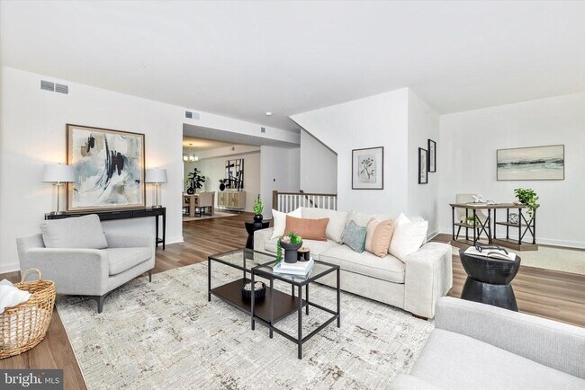 Building Photo - 709 Iron Frg Rd