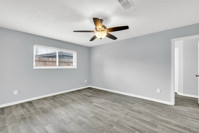 Building Photo - 10003 Windriver Dr