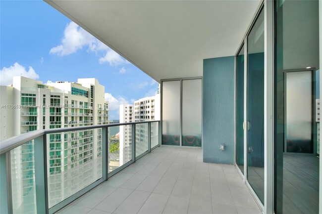 Building Photo - 1300 Brickell Bay Dr