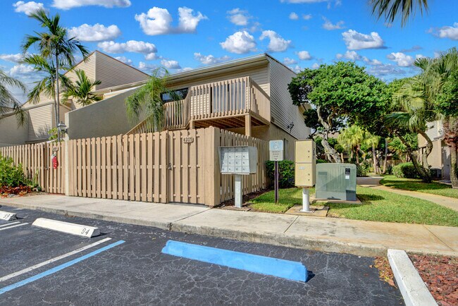 Primary Photo - 614 Executive Center Dr