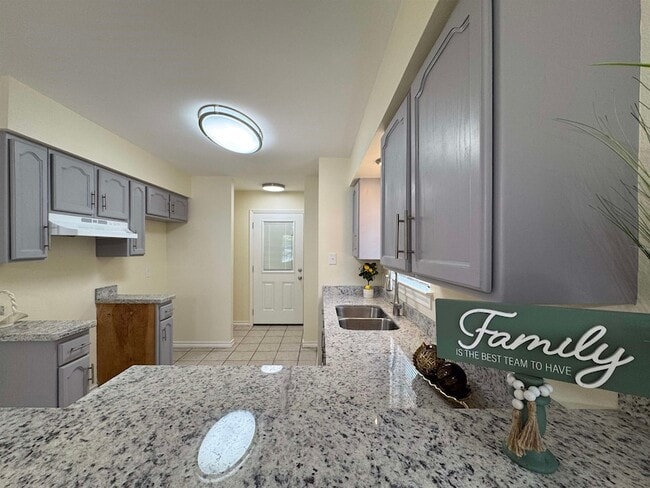 Building Photo - 304 Anthony Ln