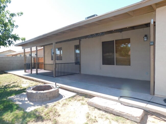 Building Photo - 4 BEDROOM HOME IN COLLEGE PARK!