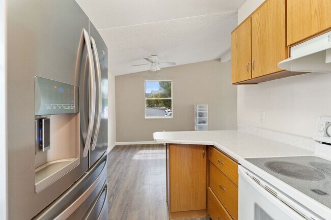 Building Photo - 400 Casad Ave