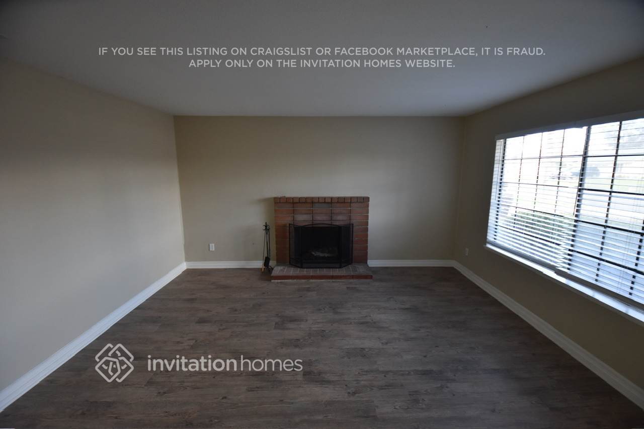 Building Photo - 10058 Julian Dr