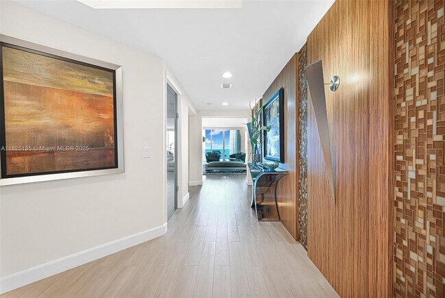 Building Photo - 2711 S Ocean Dr