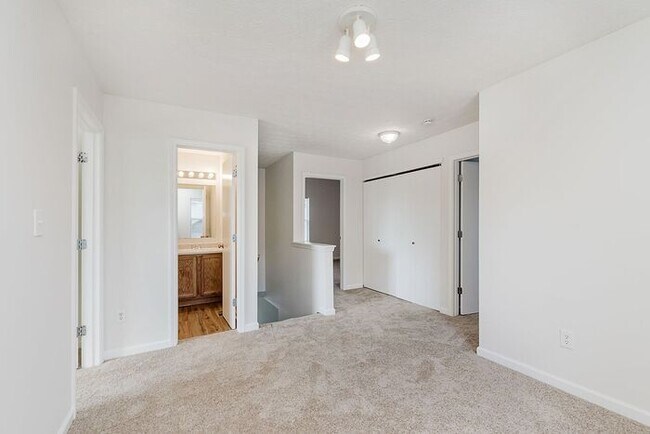 Building Photo - Perfect Family Home