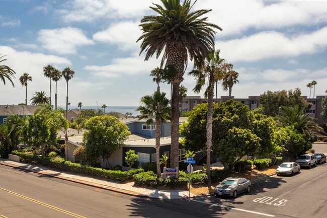 Building Photo - 1 Bed/1 Bath in North Pacific Beach w/ Par...