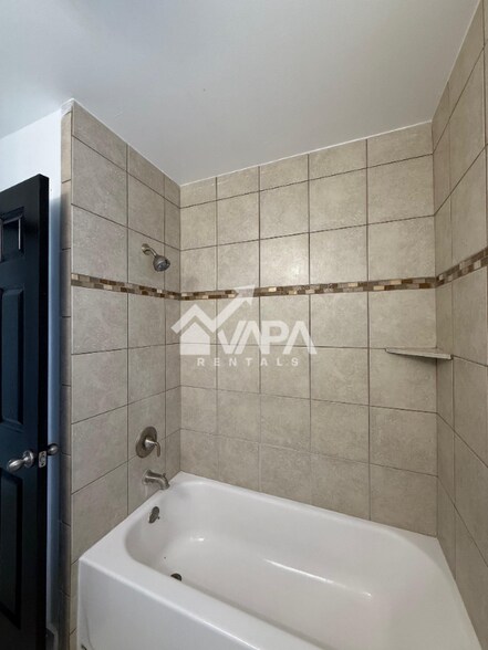 Building Photo - 4210 Dauphine Dr