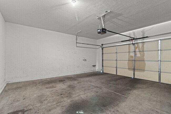 Building Photo - NW!! GATED!! Playground!!!Low maintenance ...