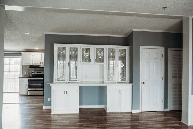 Building Photo - 2545 Lee Turner Rd