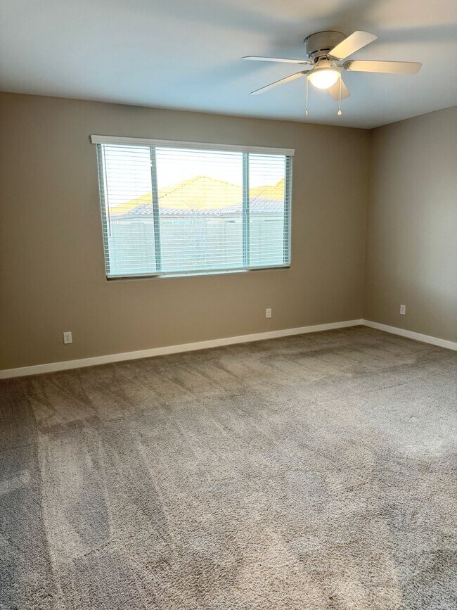 Building Photo - Beautiful Single Level Home Near Verrado!