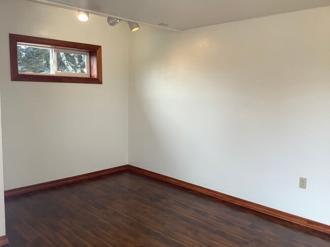 Building Photo - 2049