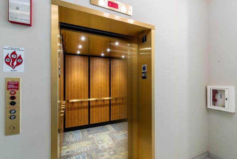 Building Photo - 803 E Mifflin St