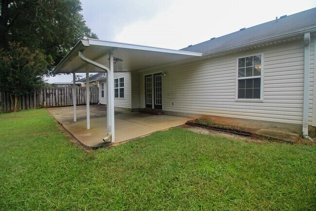 Building Photo - 525 Cashel Rd