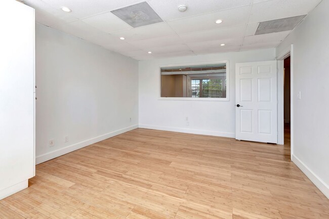 Building Photo - 14771 Plaza Dr