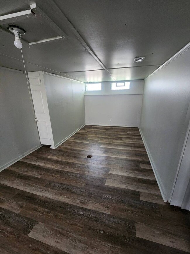 Building Photo - Charming 3-Bedroom Property in Prime Location